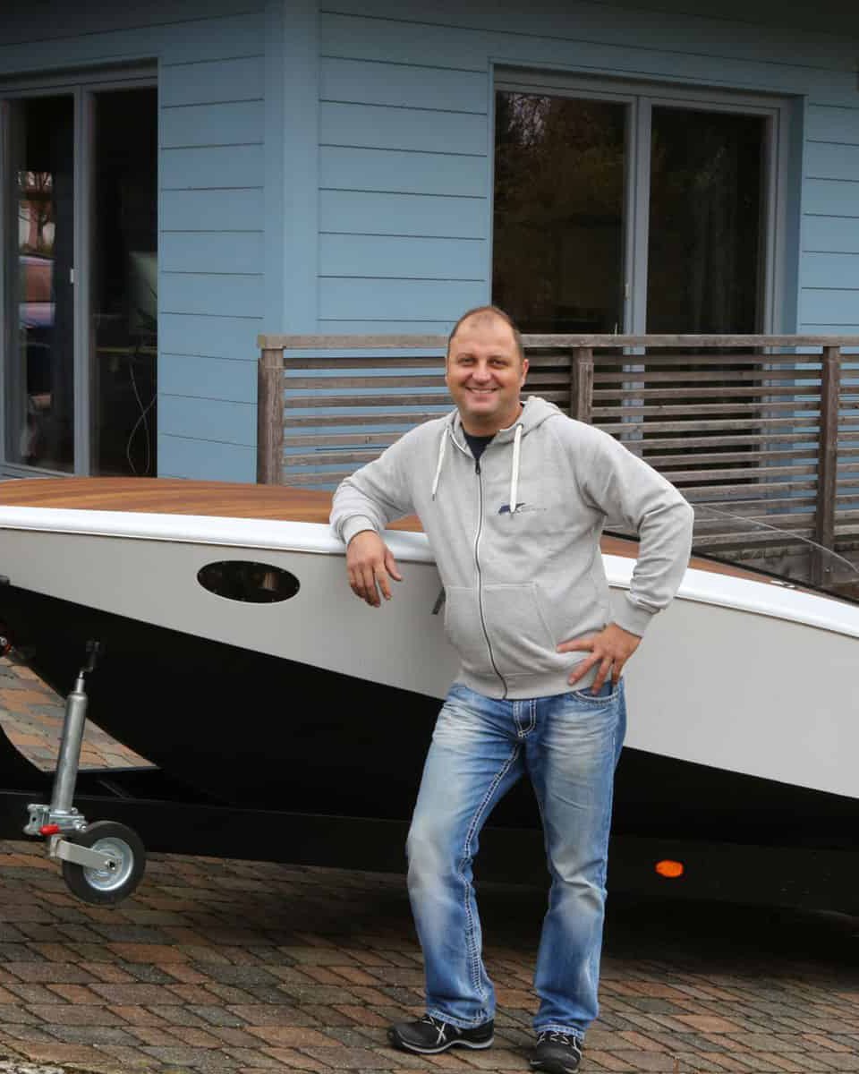 Kaiser-Juergen-hans_founder_Kaiser_hand_made_boats_collaboration_Belassi_jet_Engines_400hp